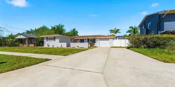 4810 ARROWWOOD DRIVE