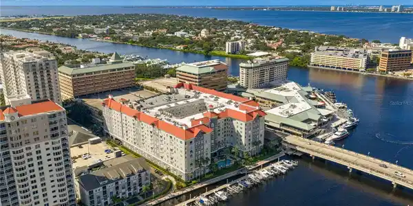 700 S HARBOUR ISLAND BOULEVARD