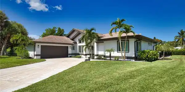 421 BAYSIDE LANE