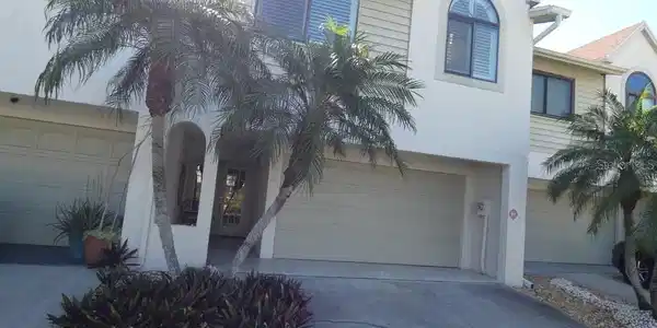 545 WALDEN COURT