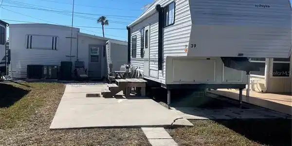 39 ILLINOIS STREET