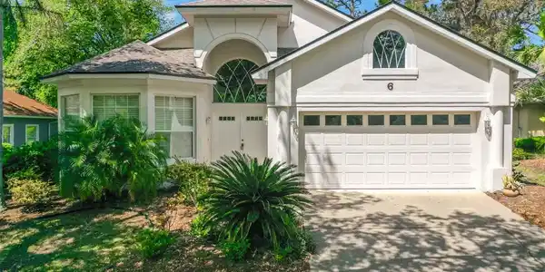 6 LAKEVIEW LANE