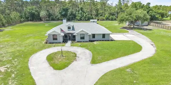 1383 TROPICAIRE BOULEVARD