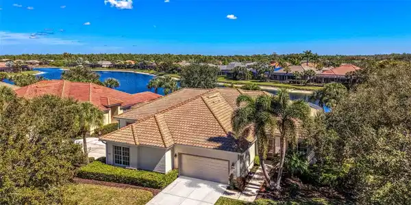 2699 WAX MYRTLE COURT