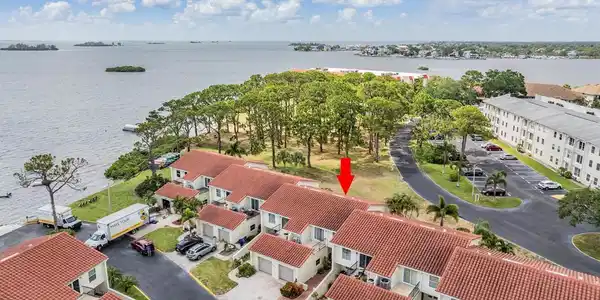 2700 BAYSHORE BOULEVARD