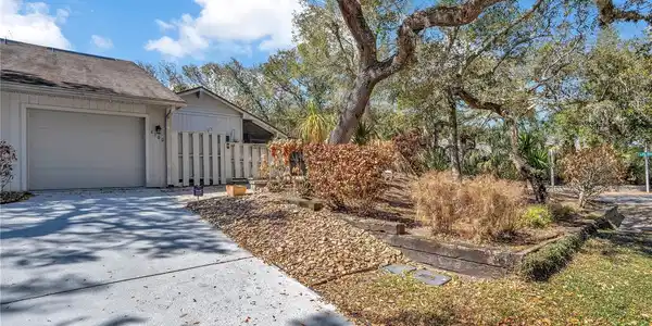 4300 GULL COVE
