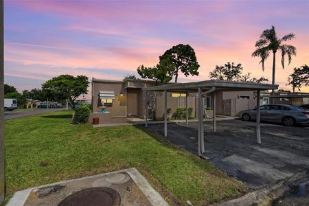 2242 PINEWOOD VILLAS DR