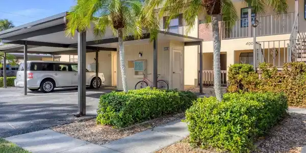 400 MISSION TRAIL E