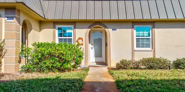 4235 STRATFORD DRIVE