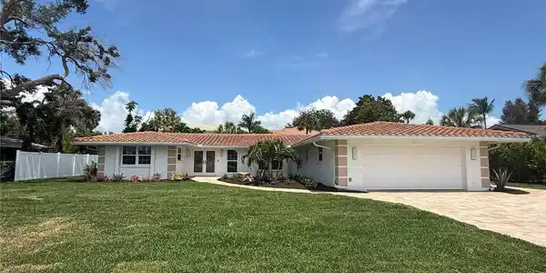 5569 SHADOW LAWN DRIVE