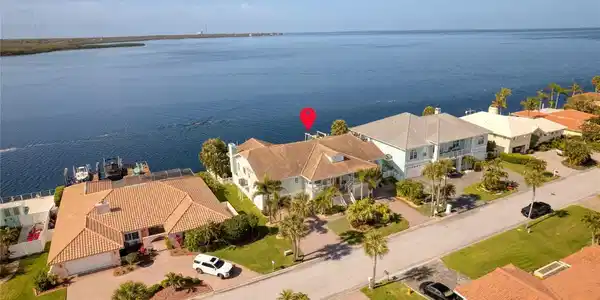 4924 SOUTHSHORE DRIVE
