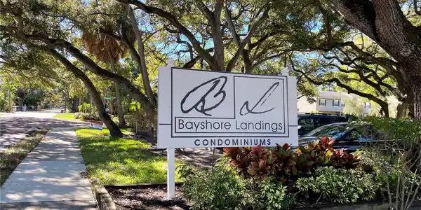 5221 BAYSHORE BOULEVARD