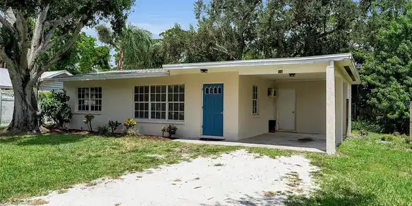 516 LAUREL ROAD W