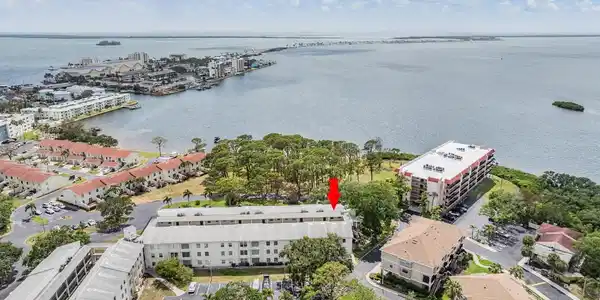 2700 BAYSHORE BOULEVARD