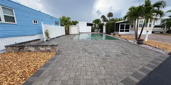 715 HORIZON LANE
