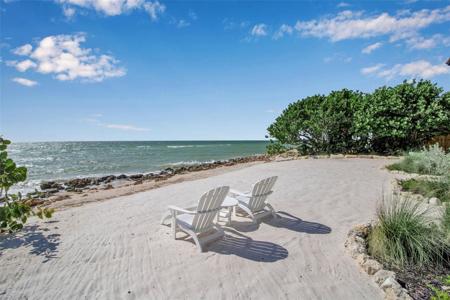 121 N CASEY KEY ROAD