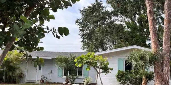 512 SANTE JOSEPH STREET