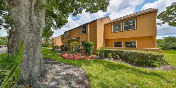 1823 CLEARBROOKE DRIVE