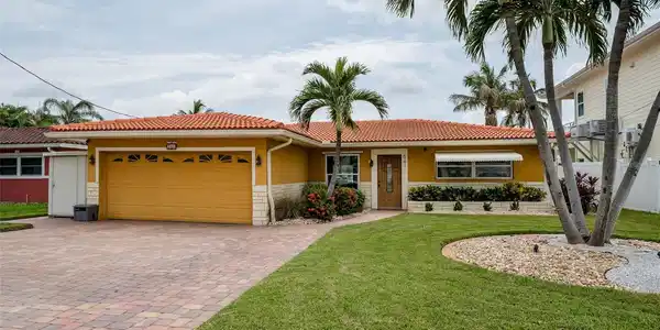 541 CRYSTAL DRIVE