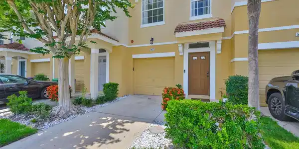 5623 GASPAR OAKS DRIVE