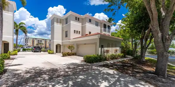 3485 SUNSET KEY CIRCLE