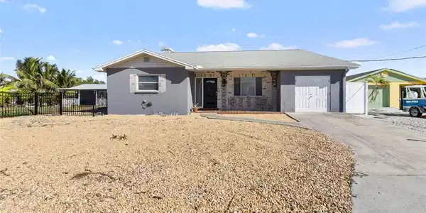824 SEABREEZE DRIVE
