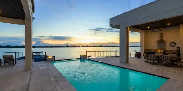 614 BAYSHORE DRIVE