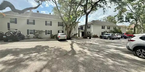 5221 BAYSHORE BOULEVARD