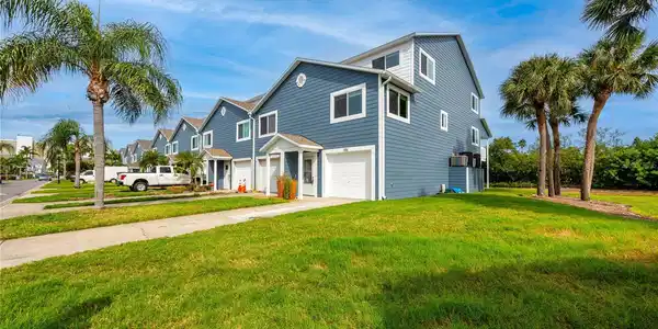 816 HIDDEN HARBOUR DRIVE