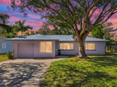 204 22ND STREET W