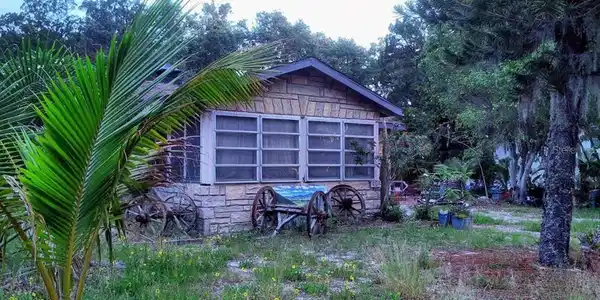 820 BAYOU AVENUE