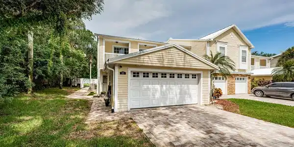 903 WOODBRIDGE COURT