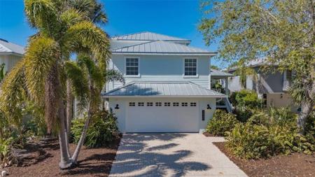 4922 COMMONWEALTH DRIVE