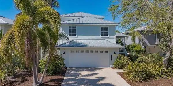 4922 COMMONWEALTH DRIVE