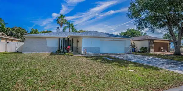 1710 HIBISCUS CIRCLE N