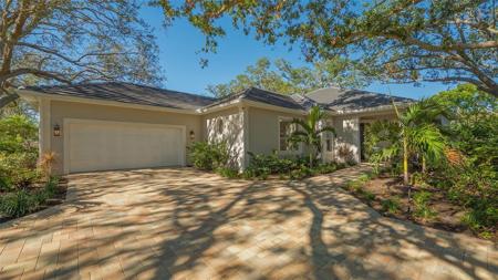 32 BAYHEAD LANE