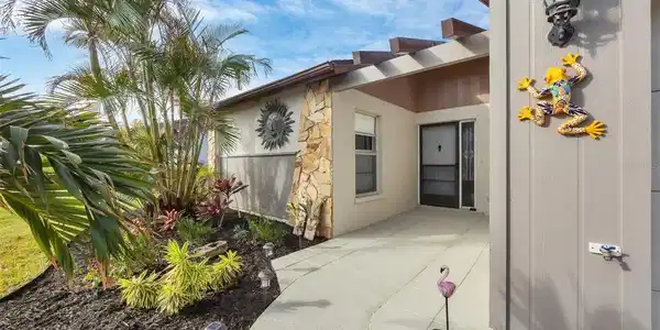 611 CHESTNUT LANE