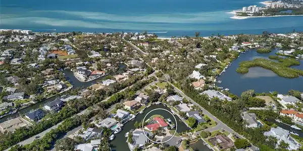 910 SIESTA KEY PLACE