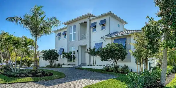 558 VENICE LANE