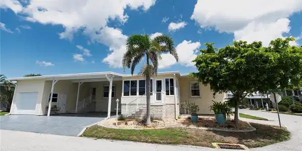 22 FREEMAN AVENUE