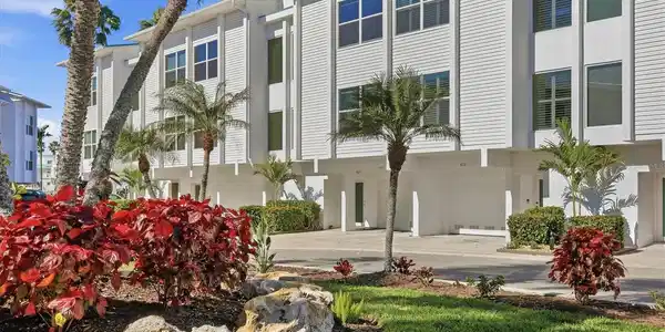 8276 HARBORSIDE CIRCLE