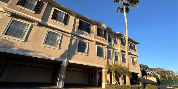 611 BELLA LOOP