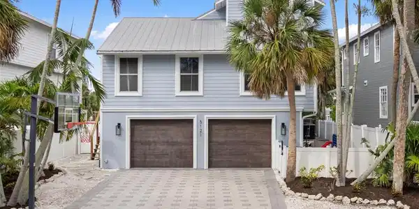 5121 OXFORD DRIVE