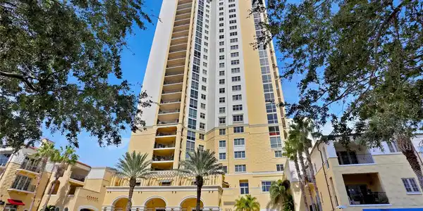 300 BEACH DRIVE NE