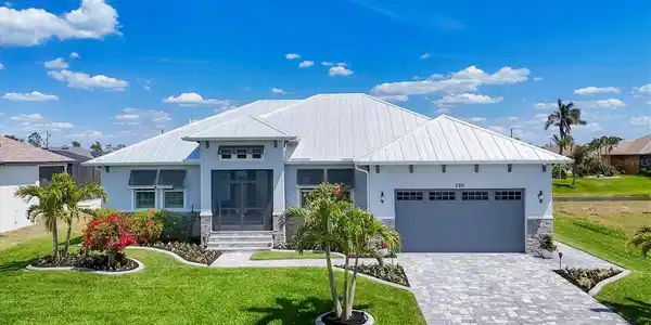 226 W PINE VALLEY LANE