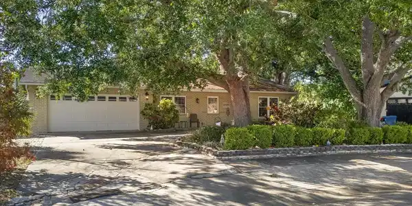 8404 SANDSTONE COURT