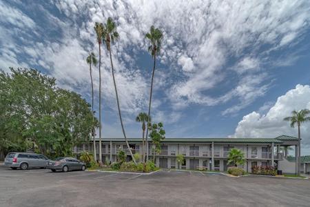 7150 N TAMIAMI TRAIL