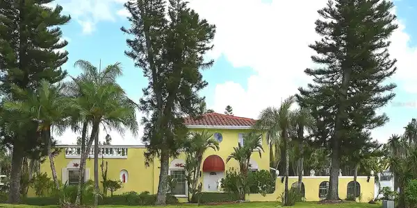 305 GULF BLVD