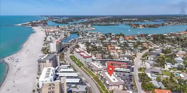 200 THE ESPLANADE N