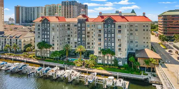700 S HARBOUR ISLAND BOULEVARD